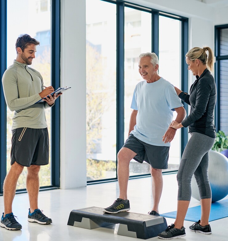 Mississauga physiotherapist working one-on-one with a patient during rehab session